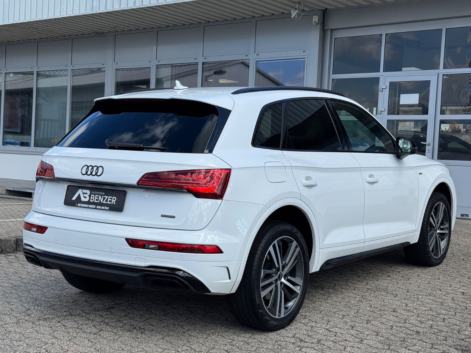 Fahrzeugabbildung Audi Q5 40 TDI quattro S line/LEDER/LED/NAVI/SHZ/ACC/