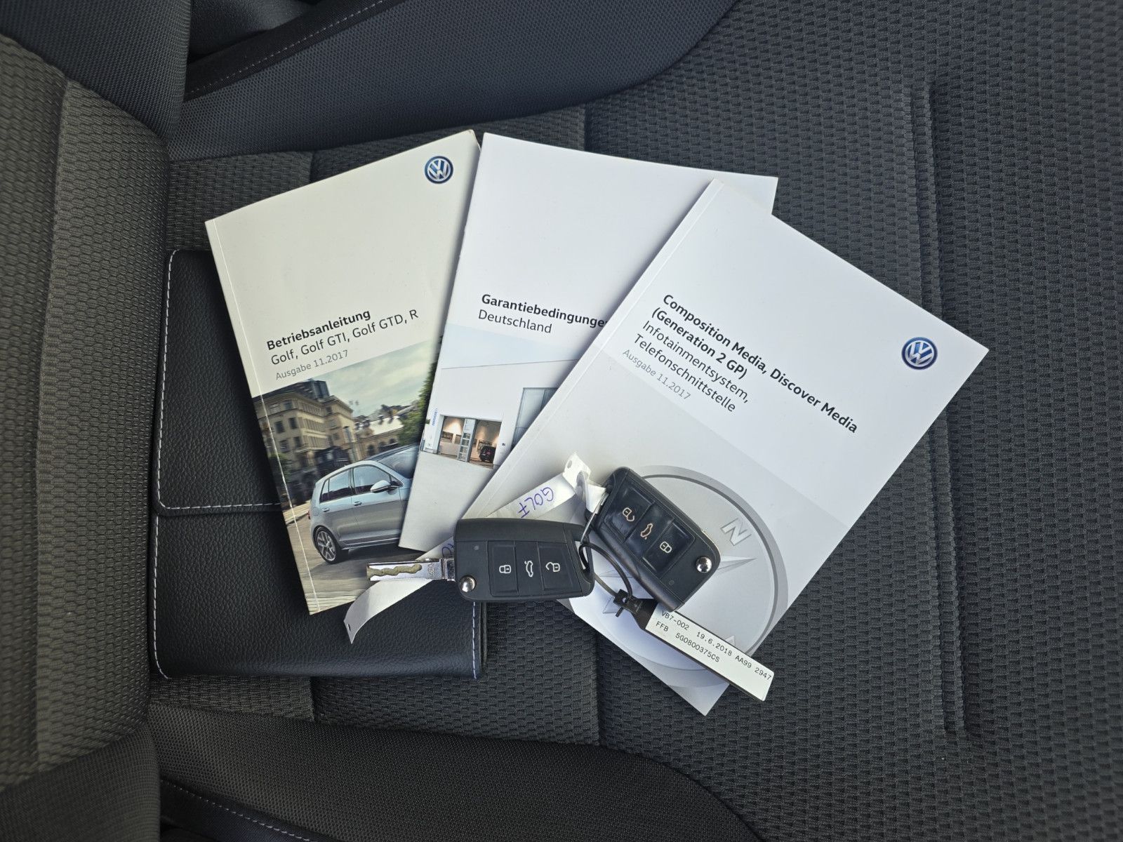 Fahrzeugabbildung Volkswagen Golf VII +Kamera+PDC+LED+Navi+Borbet Alu18``