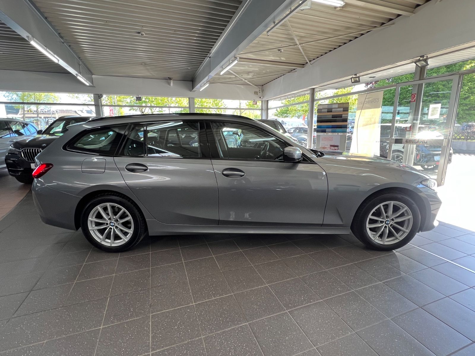 BMW 320 d xDrive Touring III DRIVING ASSISTANT III foto 13