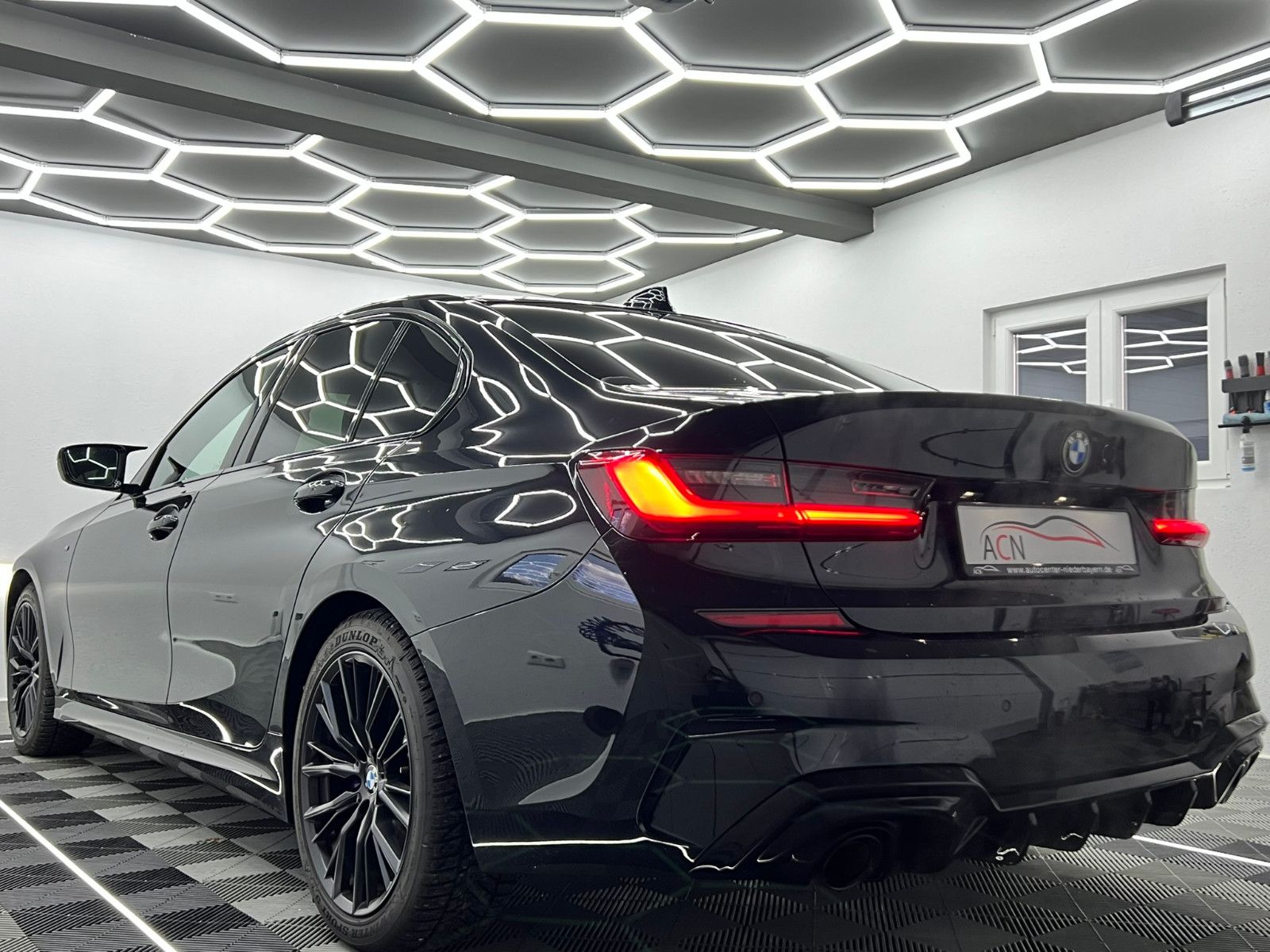 Fahrzeugabbildung BMW 330i xDrive M-SPORT/LIVE COC/HiFi/DEUTSCH