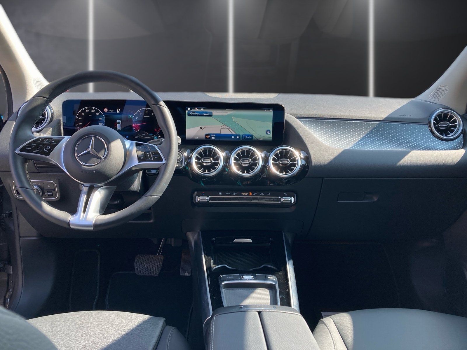 Fahrzeugabbildung Mercedes-Benz GLA 180 Progressive*AHK*Distro*Totwink*Multibeam
