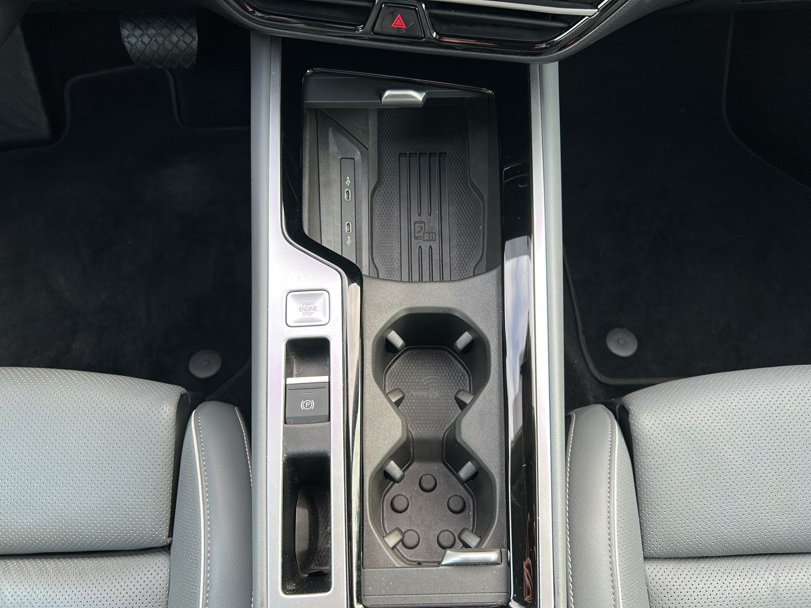 Fahrzeugabbildung Volkswagen Passat Elegance TDI DSG LED ACC 18" AHK Leder Pa