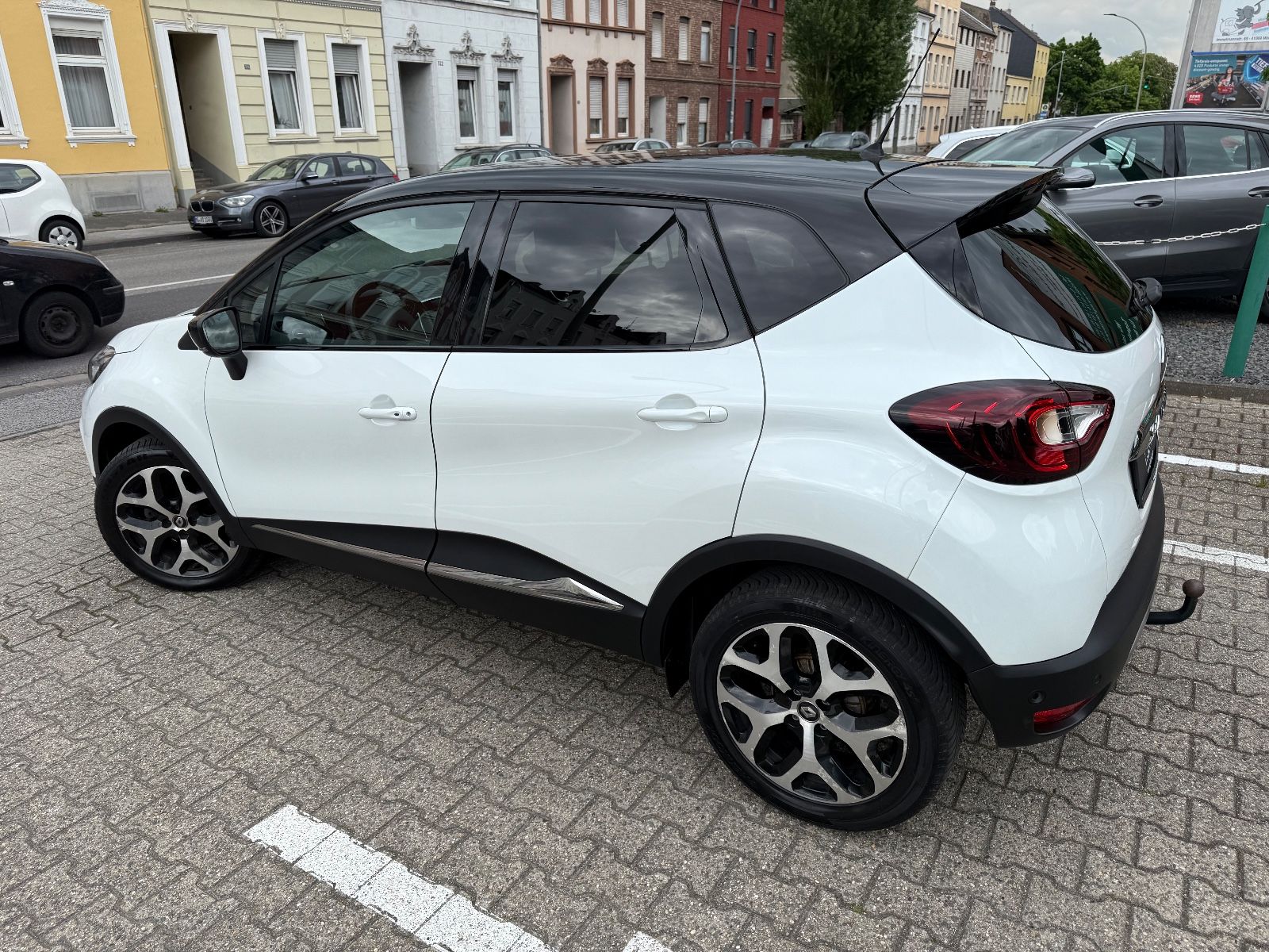 Fahrzeugabbildung Renault Captur Intens NAVI LED AHK TEMPOMAT KAMERA