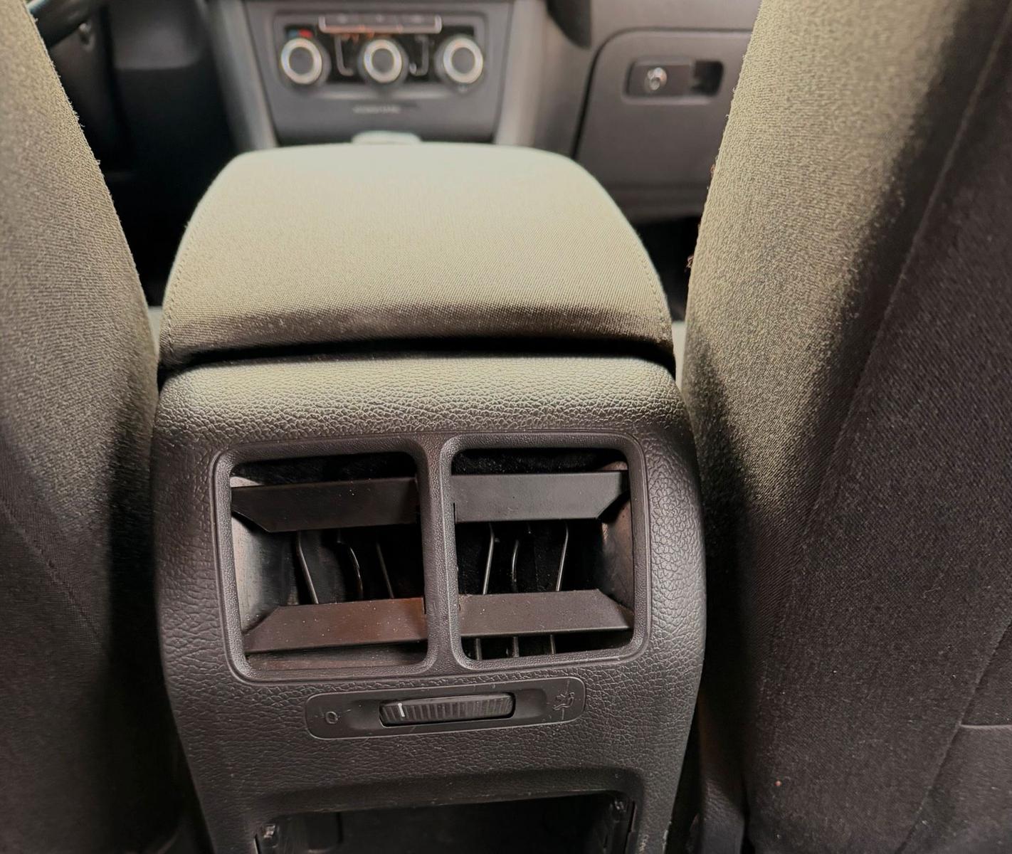 Volkswagen Golf 2010 — photo 9