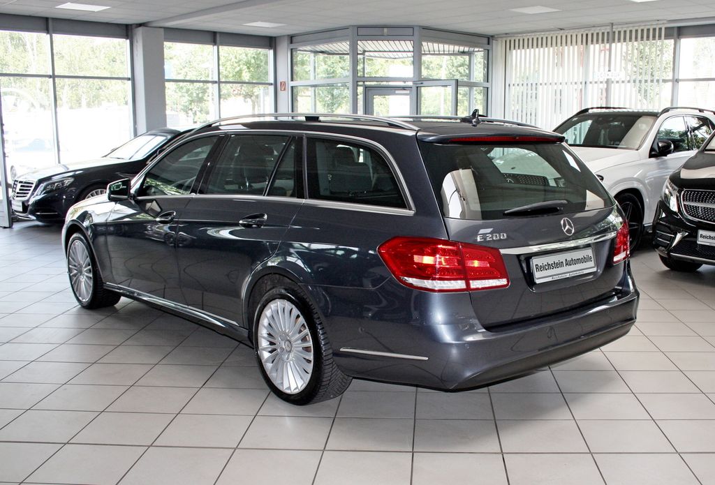 Mercedes-Benz E 200 d T ELEGANCE NAVI PDC LED SHZ NETTO 13.900