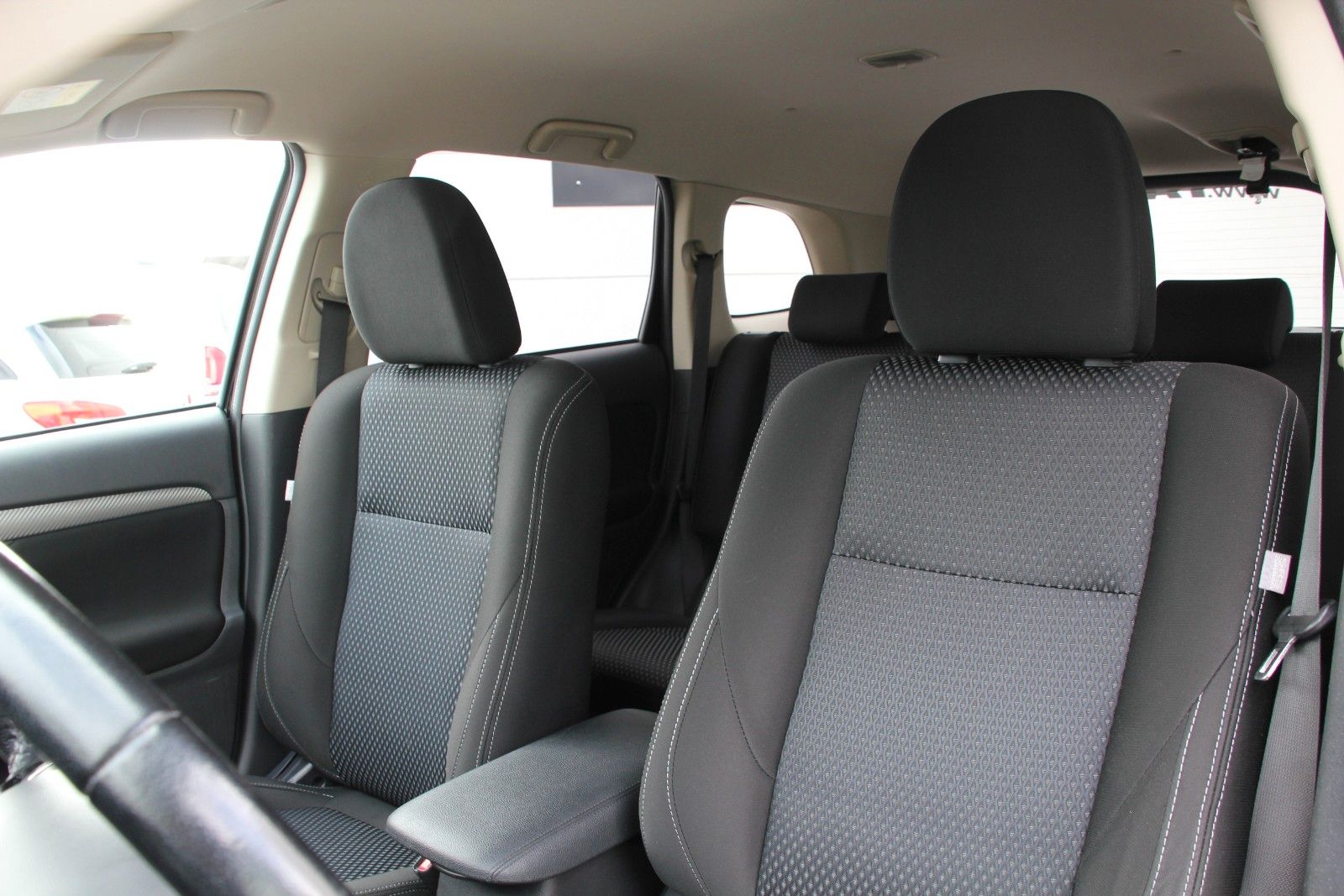 Fahrzeugabbildung Mitsubishi Outlander SUV-Star 2WD
