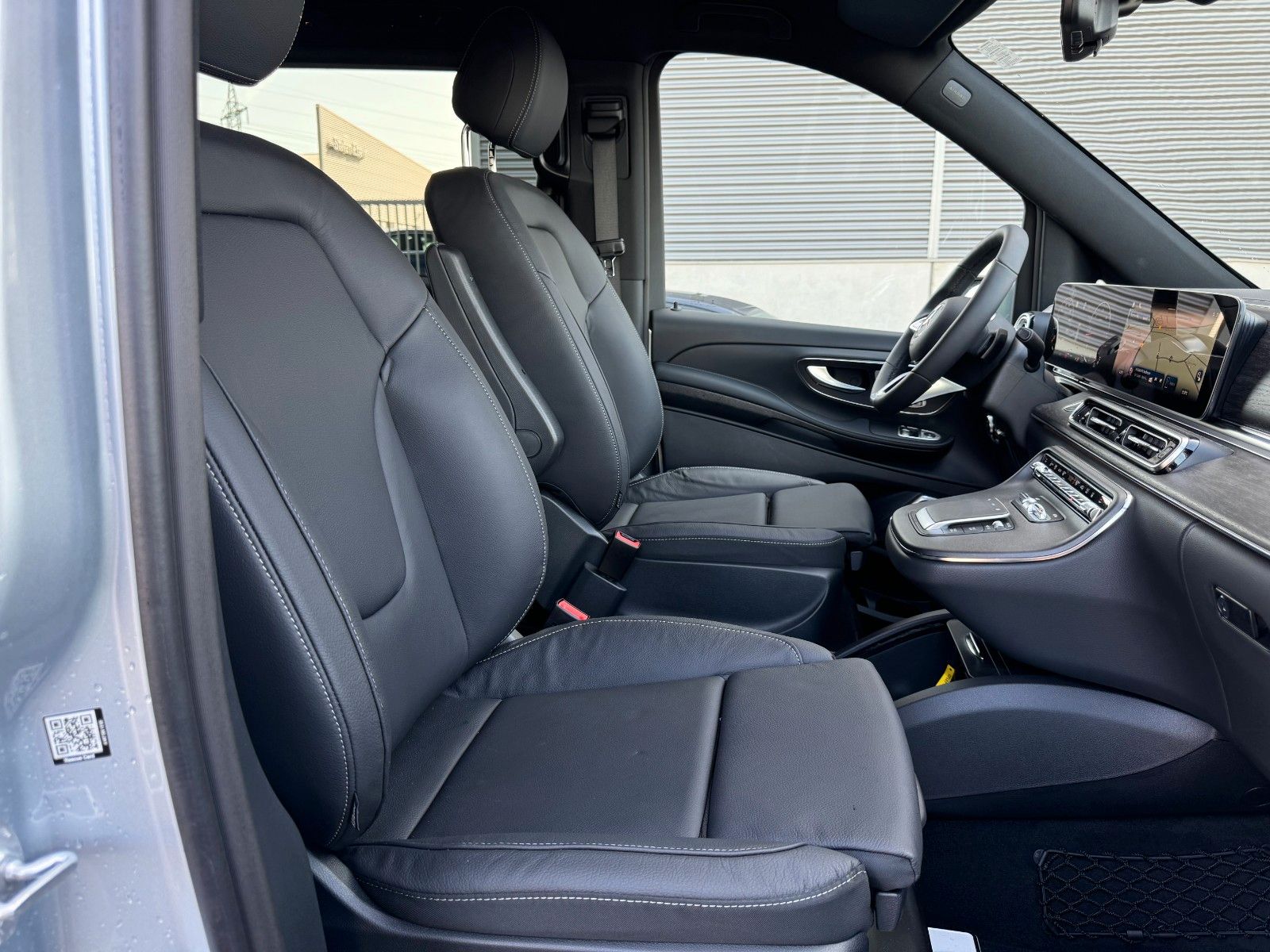 Fahrzeugabbildung Mercedes-Benz V 300 d AVA Stdheiz AHK2,5to DISTRONIC 360Kamera