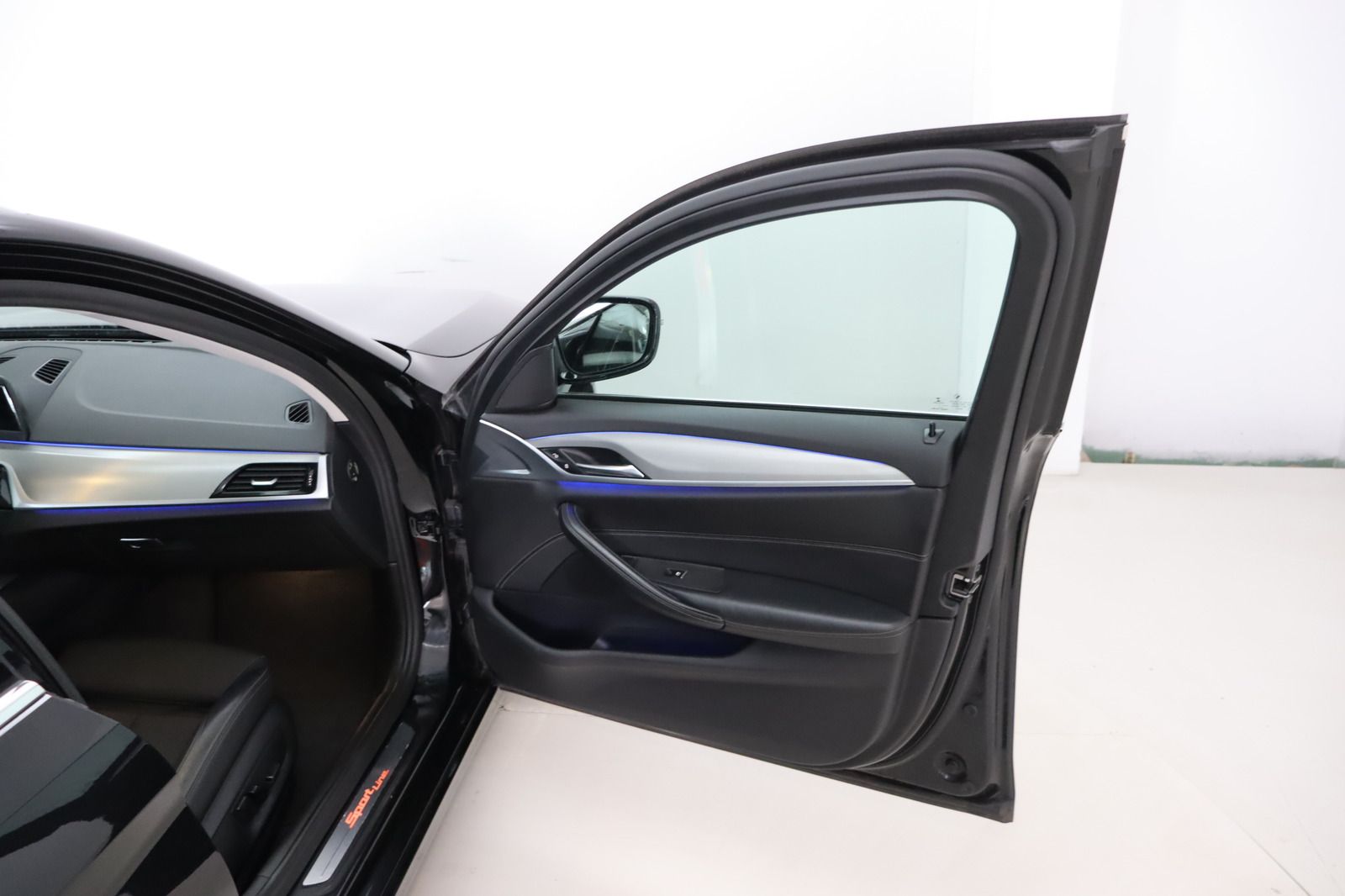 Fahrzeugabbildung BMW 530 d xDrive Sport Line * LED * HUD * Touring