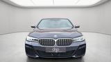 BMW M550i xDrive *Individ.|Glasdach|Massage|SoftCl.* - BMW M550 mit Benzin-Antrieb: Automatik
