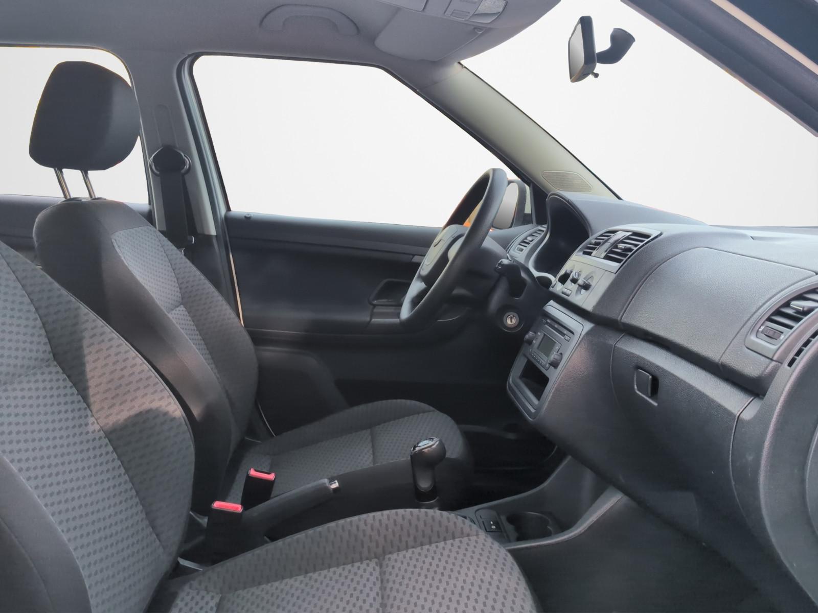Skoda Fabia 2011 — photo 12
