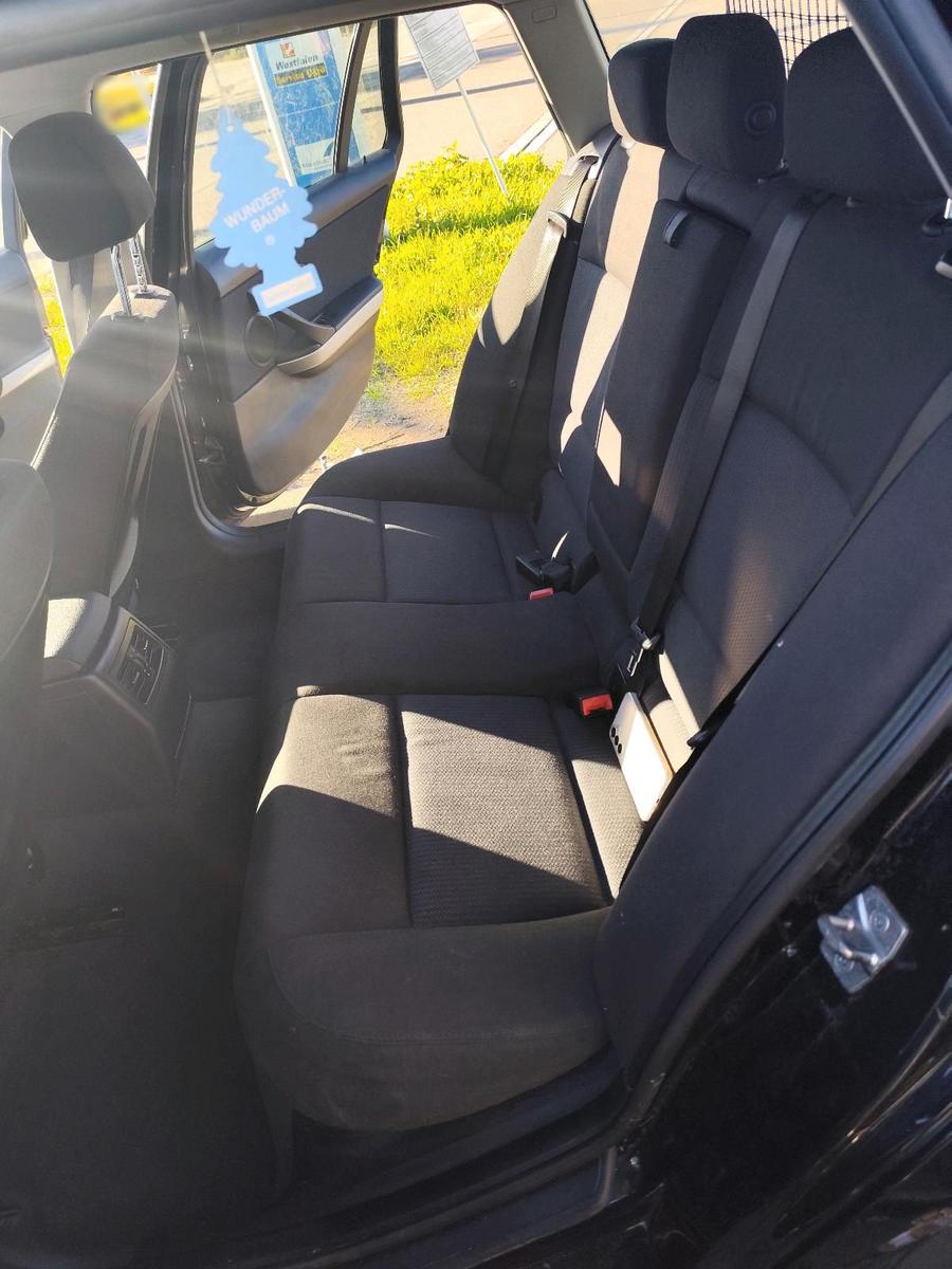 BMW 318 2010 — photo 7
