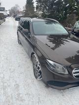 Mercedes-Benz E 200 4MATIC T Autom. - - Mercedes-Benz E 200 in Lübeck