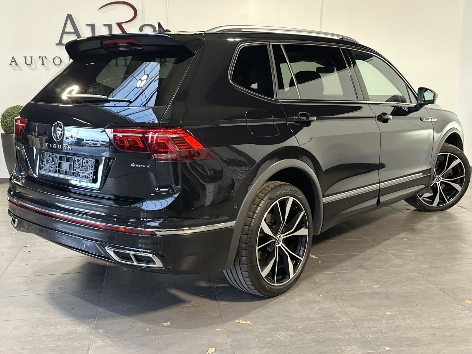 Fahrzeugabbildung Volkswagen Tiguan Allspace R-Line 4M NAV+LED+AHK+20ZO+360°