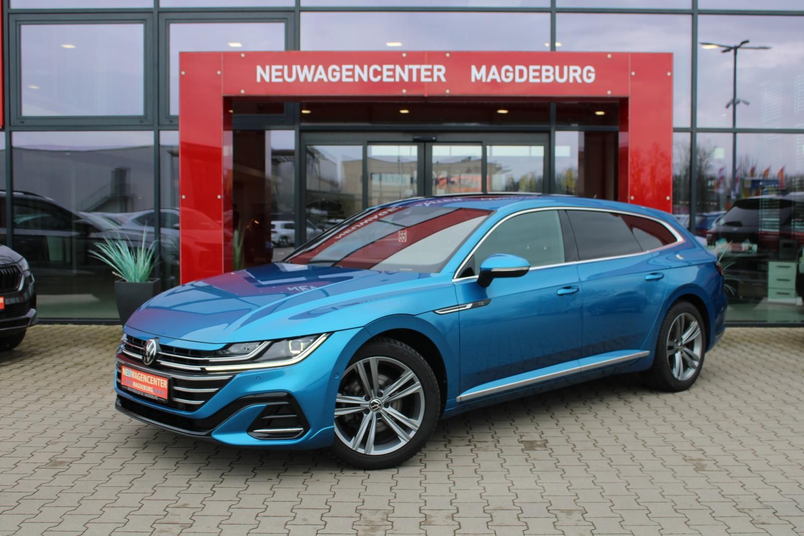 VW Arteon SB 2.0 TDI DSG R-LINE 4x4*ST.HZG*IQ.LIGHT