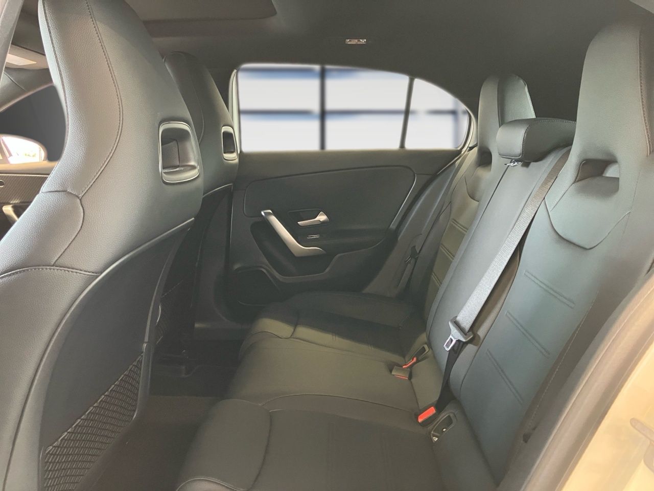 Fahrzeugabbildung Mercedes-Benz A 200 STNDHZ+PANO+LED+SPORTSI+CARPL+LHZ+KAM+SOUN