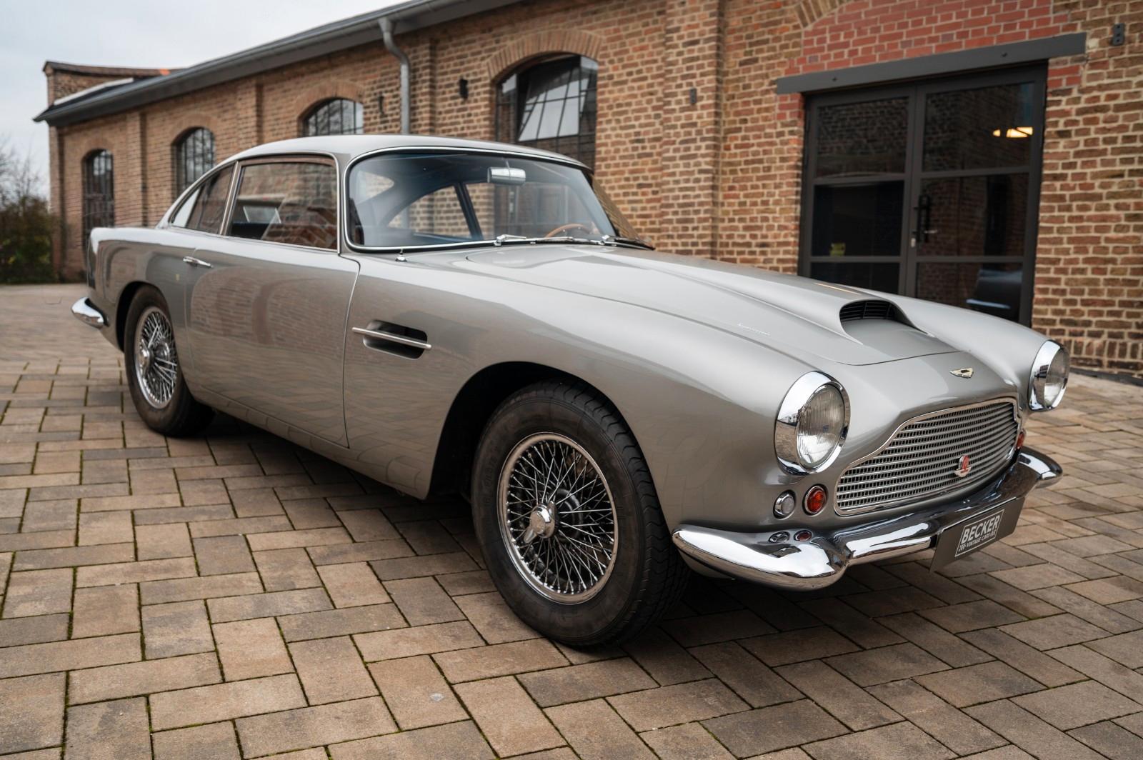 Aston Martin DB4