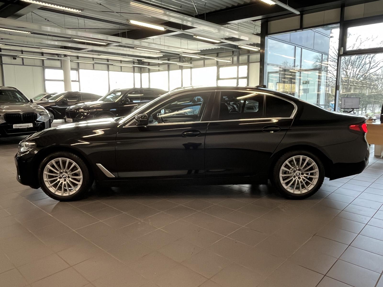 BMW 520d ACC 360°KAM RFK NAVI Standh. LED PDC V+H