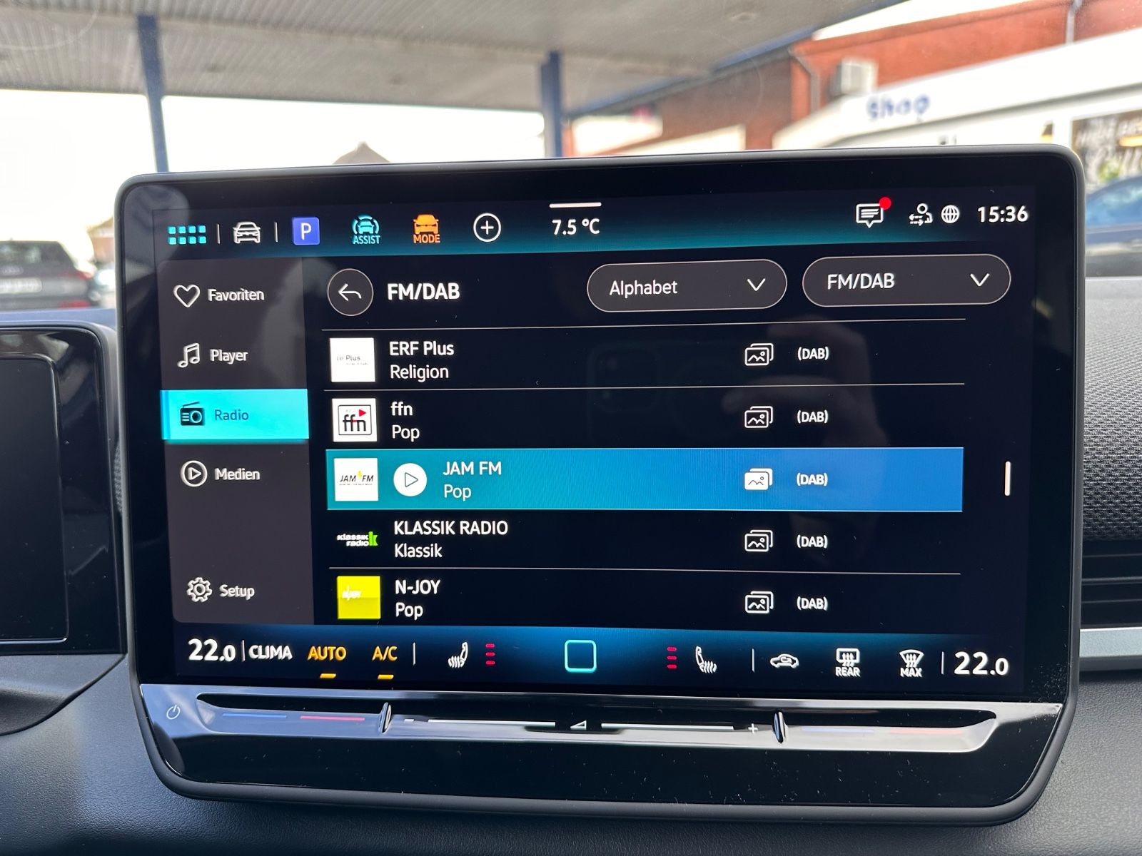 Fahrzeugabbildung Volkswagen T-Roc R Line 1.5 eTSI DSG APP/ACC/AHK/LED/eHeck