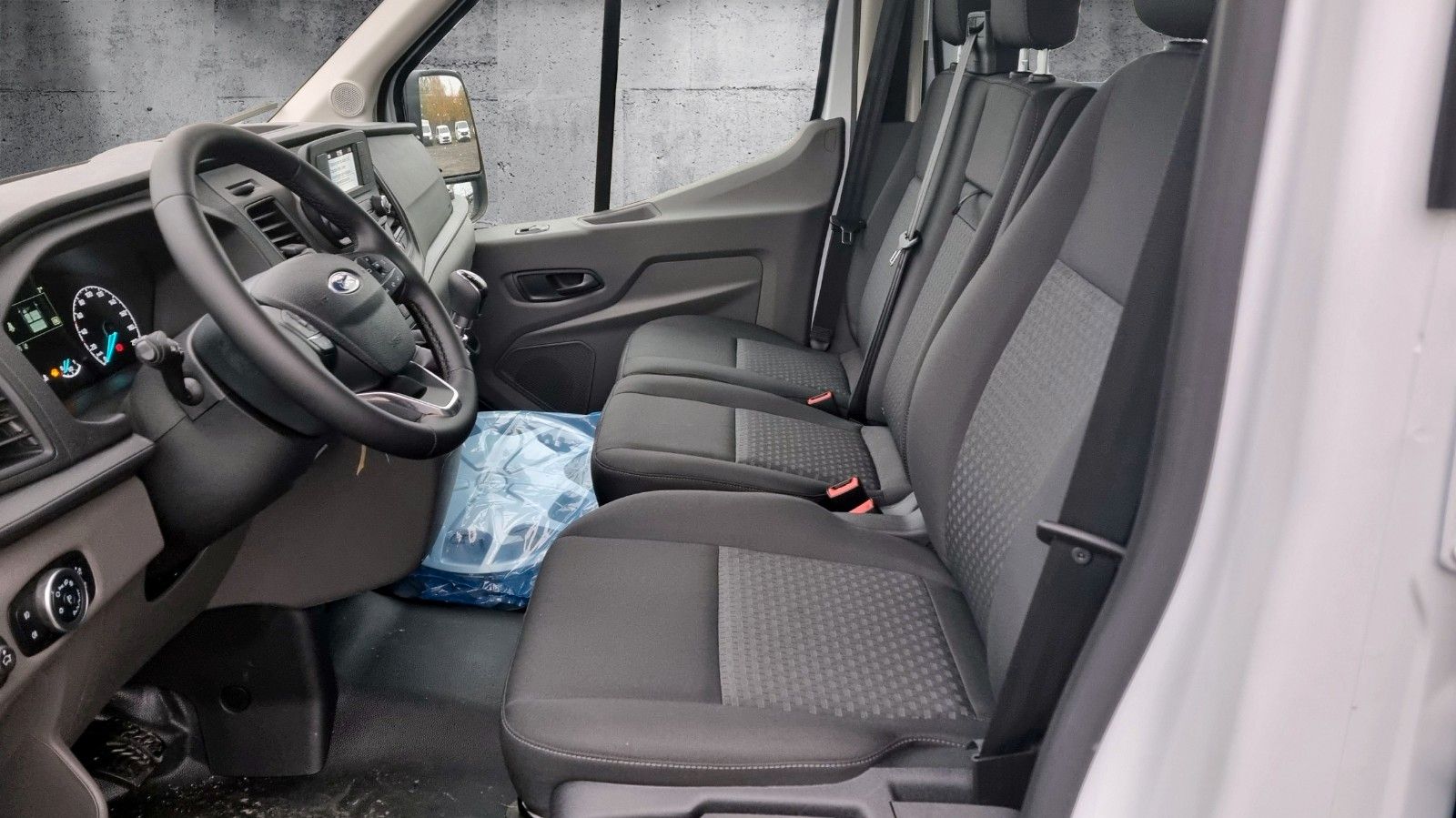 Fahrzeugabbildung Ford Transit Pritsche 350 L3 Doppelkabine Trend