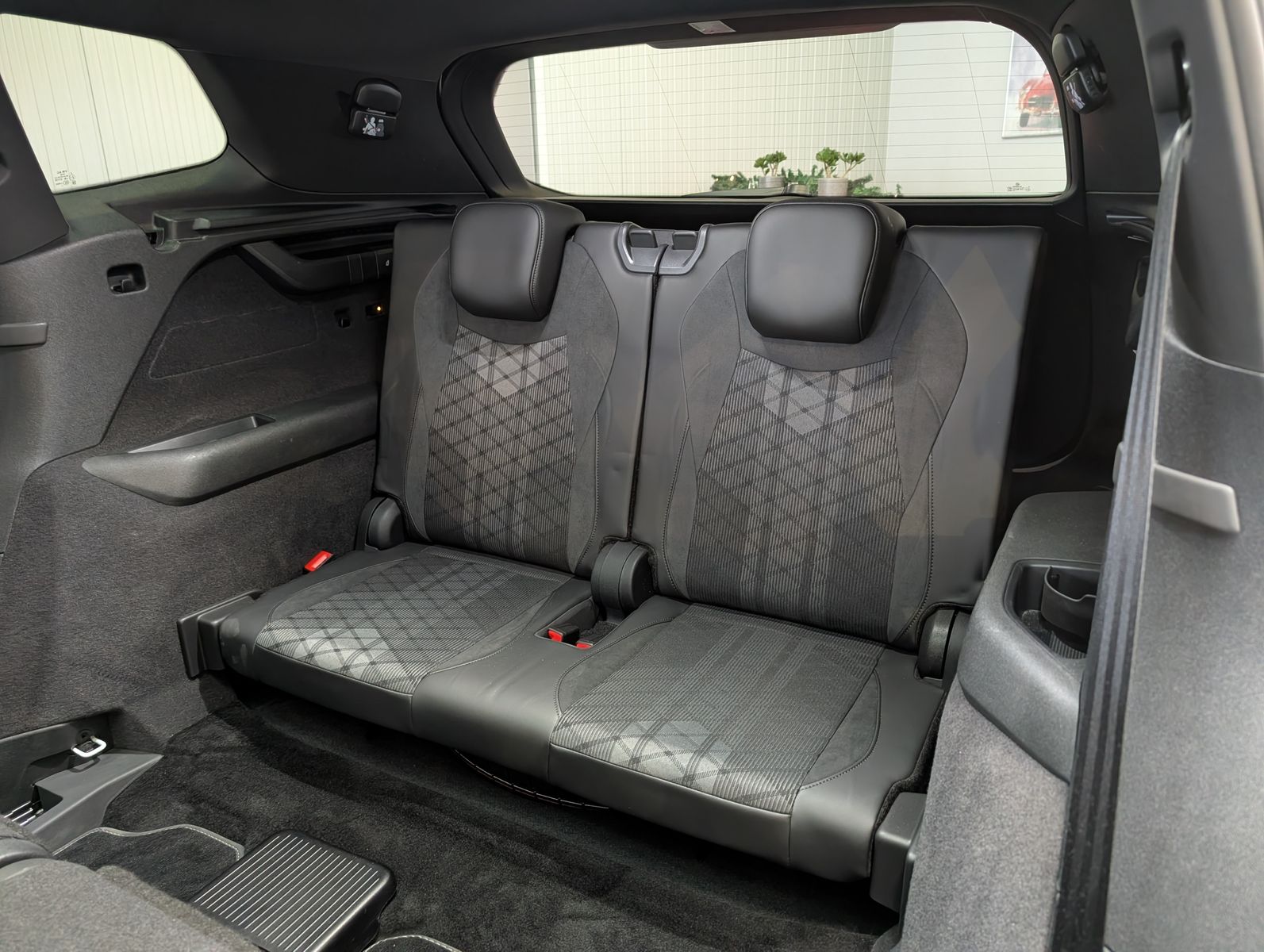 Fahrzeugabbildung Volkswagen Tayron 2.0TDI 4M R-Line Launch Pano Black AHK 20