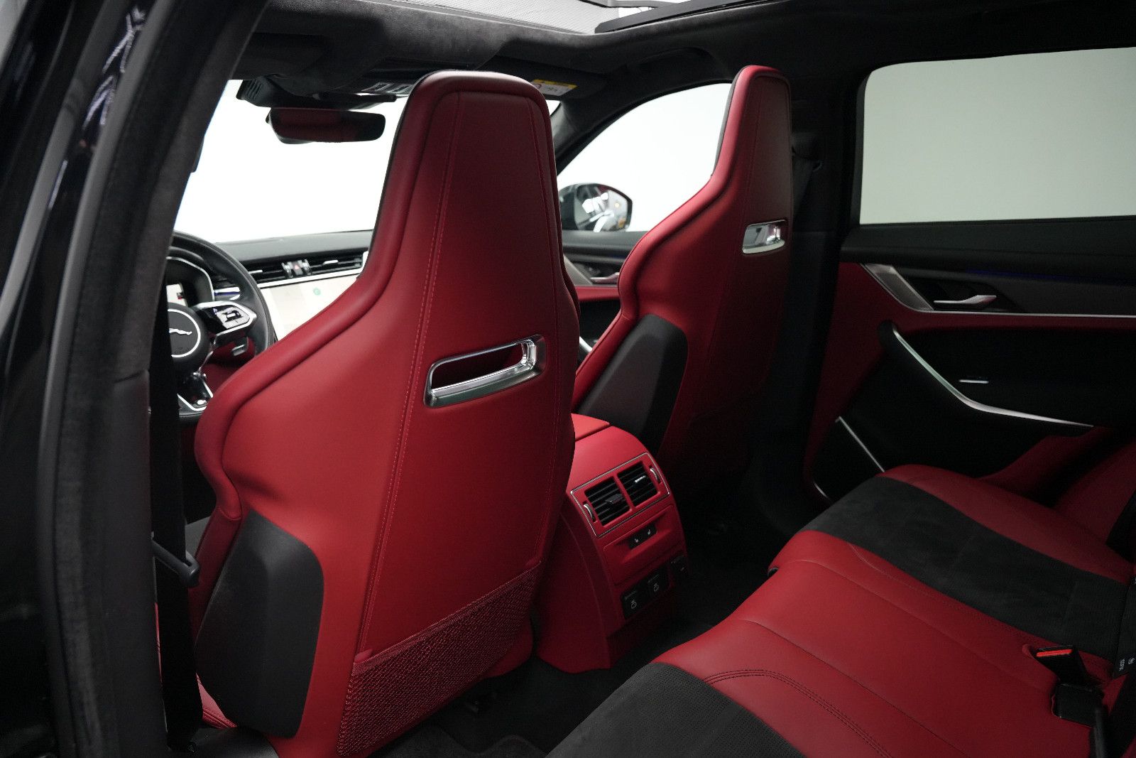 Fahrzeugabbildung Jaguar F-Pace SVR *Panorama*MeridianSurround*360°Memory