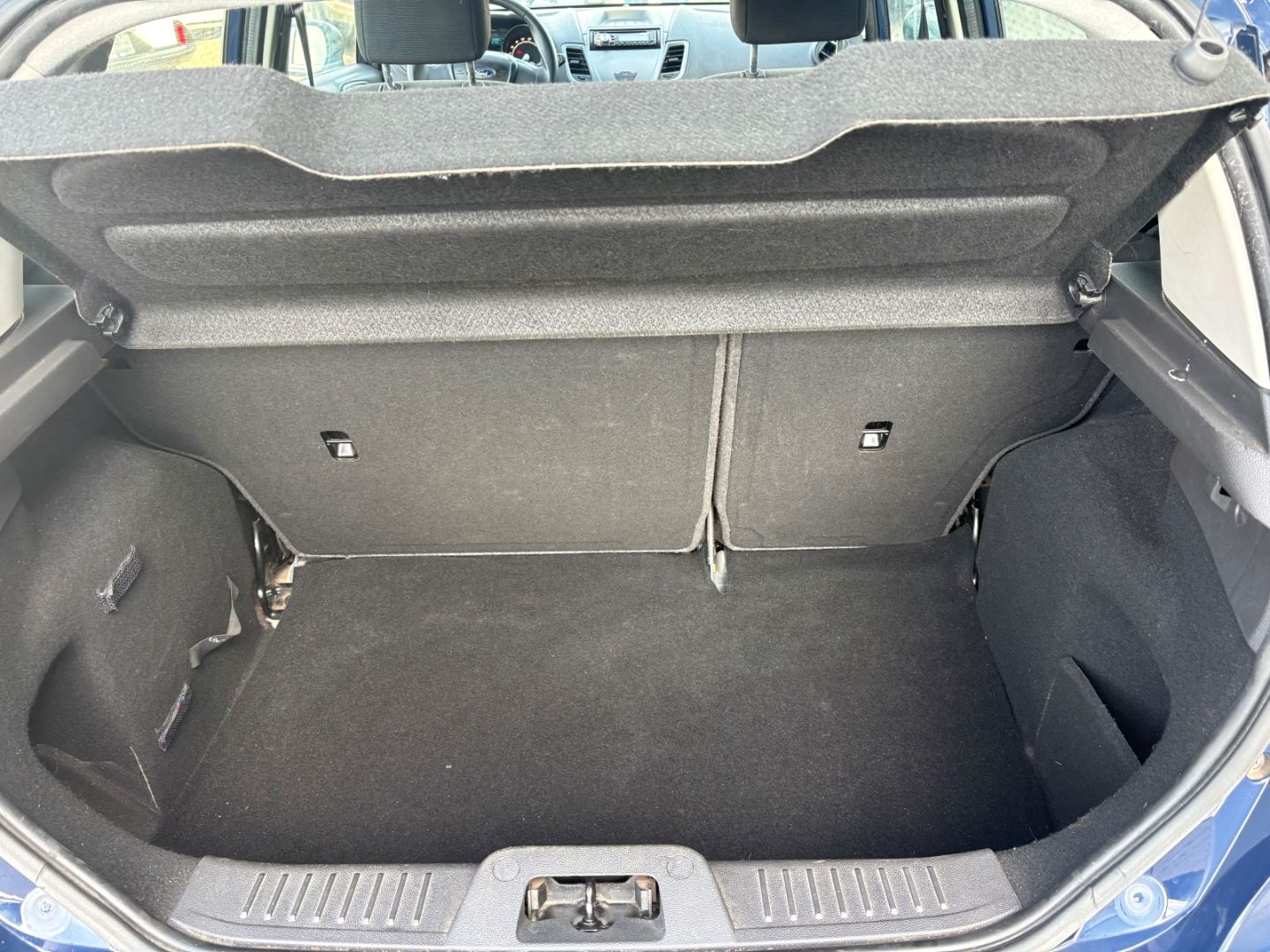 Fahrzeugabbildung Ford Fiesta AHK Klima Radio Zahnriemen NEU