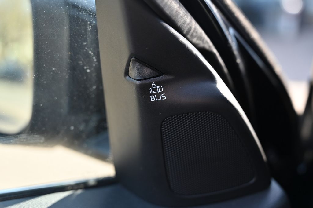 VOLVO V60 Kombi D4 Summum Leder Schiebedach Navi VOLL VOLVO V60 Kombi D4 Summum Leder Schiebedach Navi VOLL