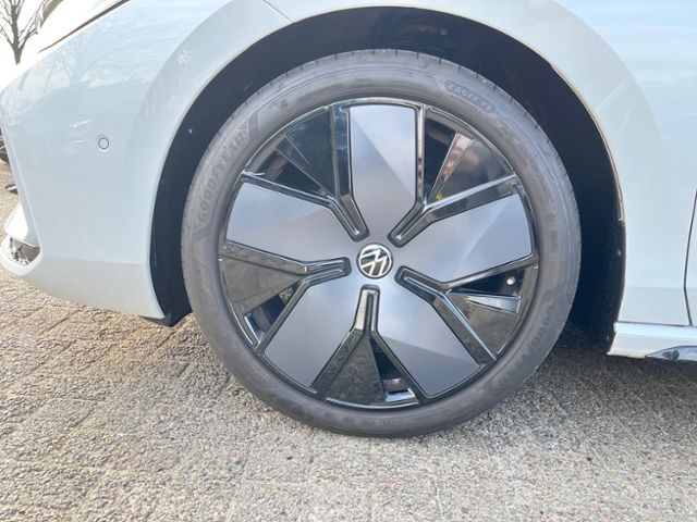 Fahrzeugabbildung Volkswagen Passat Variant 2.0 TDI DSG R-Line AHK NAV HARMAN
