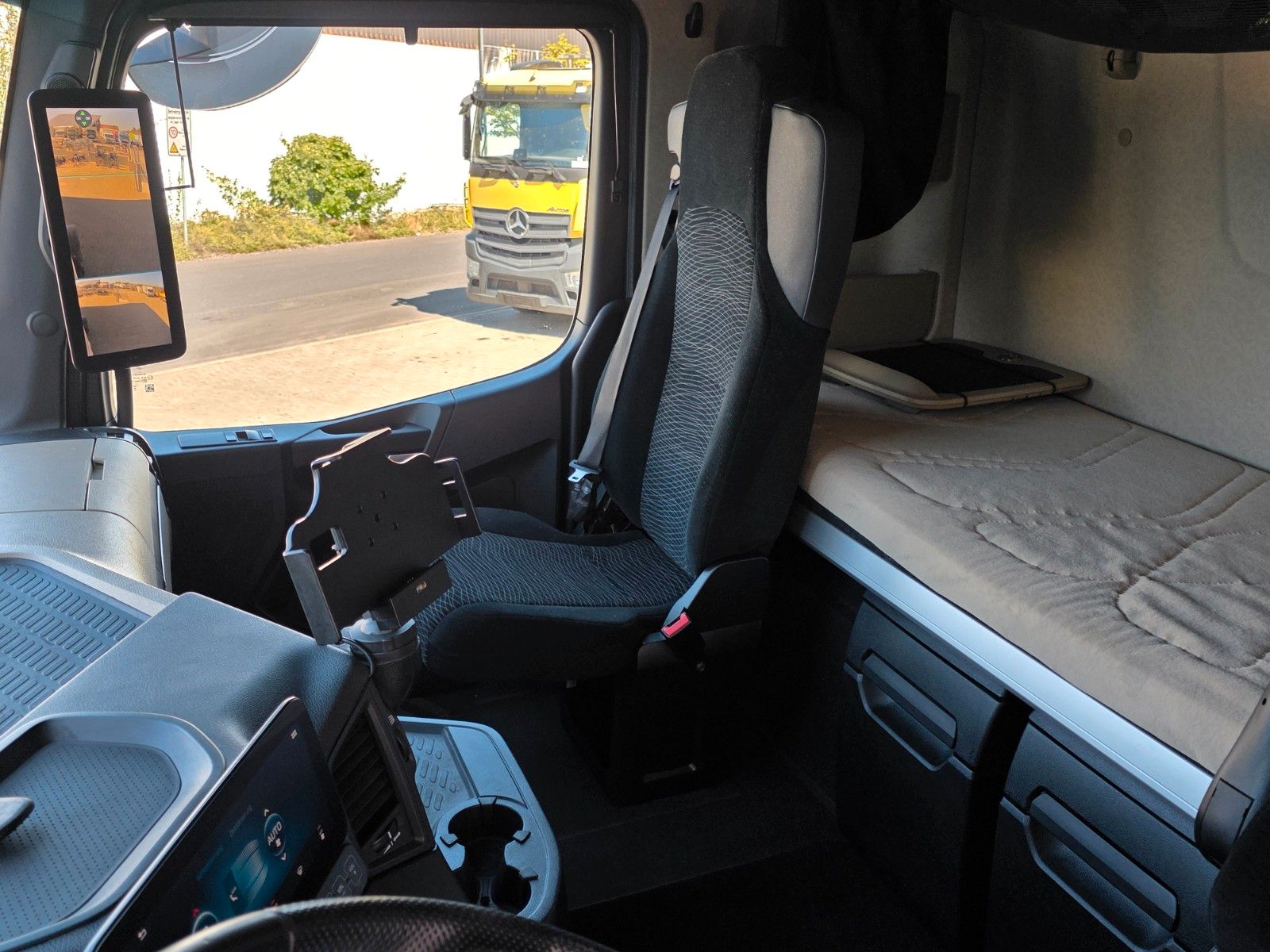 Fahrzeugabbildung Mercedes-Benz Actros 1846 LS Hydraulik, ADR, 2 x Nebenantrieb