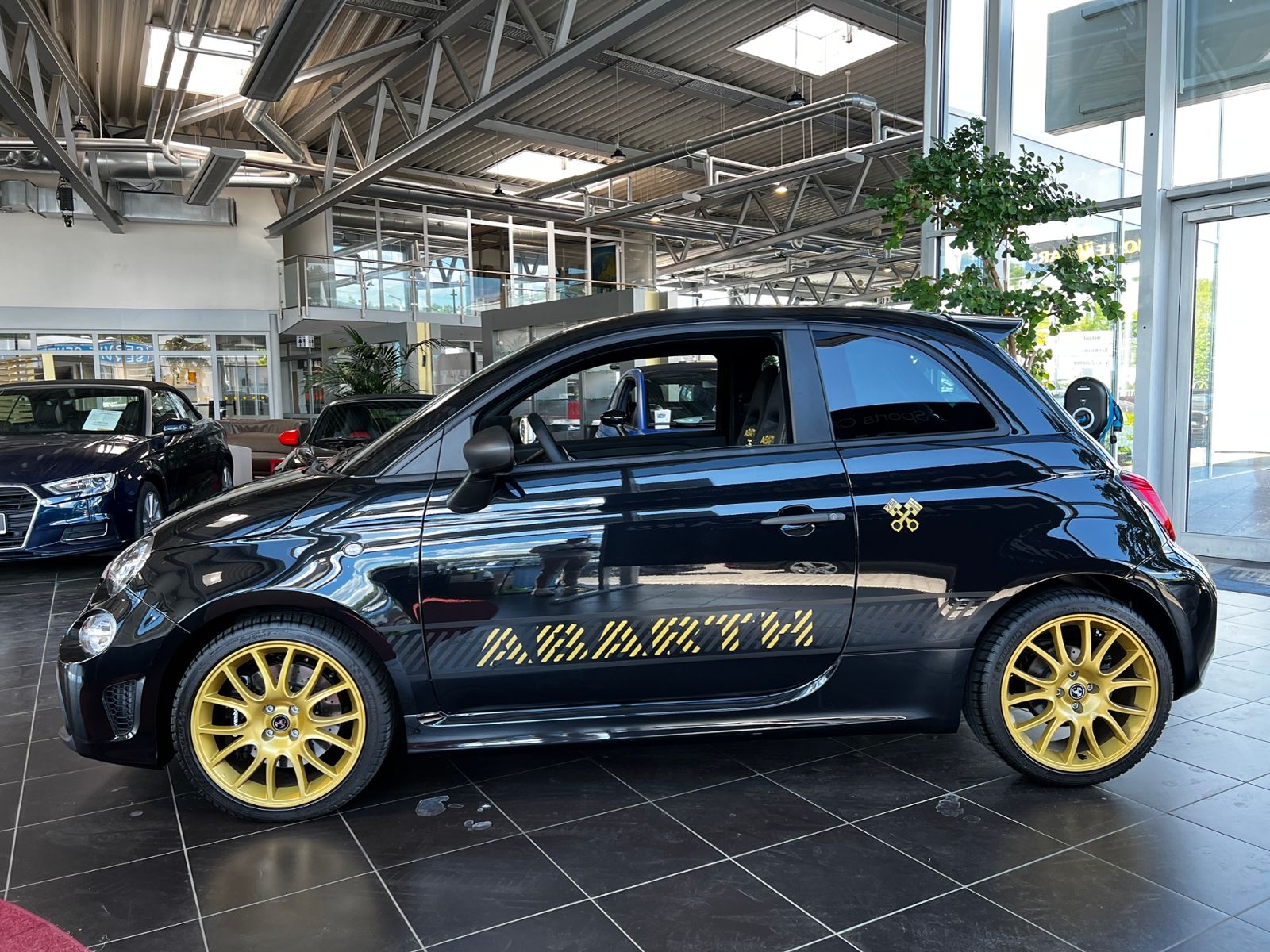 Fahrzeugabbildung Abarth 695 75 Anniversario BEATS Full Link KLIMA NAVI