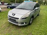 Peugeot 5008 1.6 Premium 155 THP Automatik 7 Sitzen Pano - Peugeot 5008: Premium