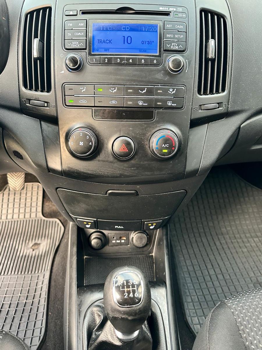 Hyundai i30 2012 — photo 11