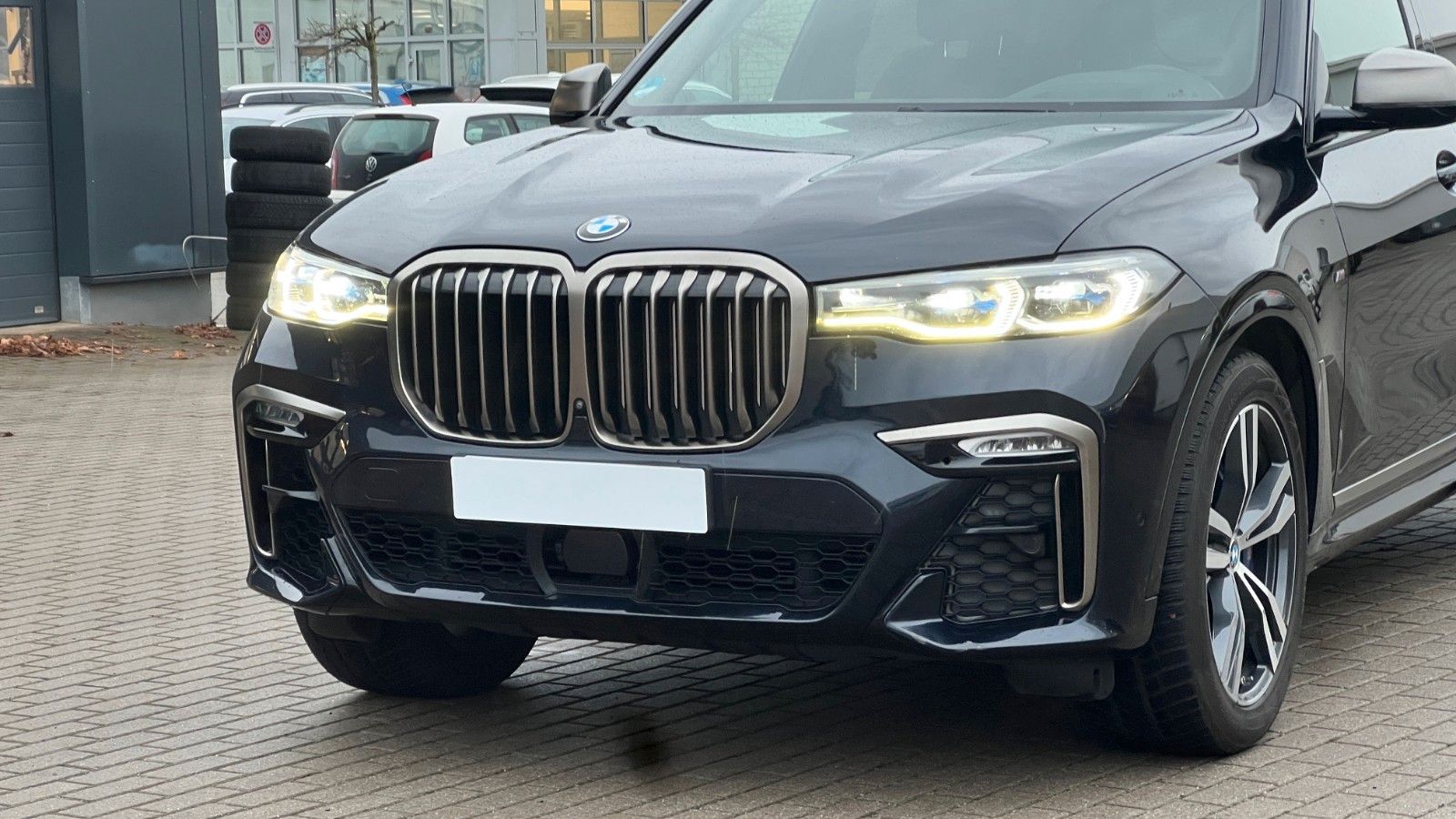 Fahrzeugabbildung BMW X7 M50 d *H/K*360°*PANO*AHK*M-Paket*HUD*Mietkauf