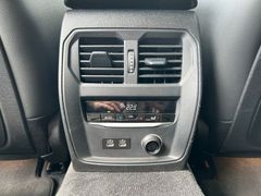 Fahrzeugabbildung BMW 320d SportLine Autom. LED AHK Navi HUD Pano 17"