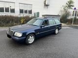 Mercedes-Benz Mercedes W124 E Klasse 220TE Kombi EFH/SHZ... - Mercedes-Benz E 220 mit Benzin-Antrieb: Kombi, Automatik