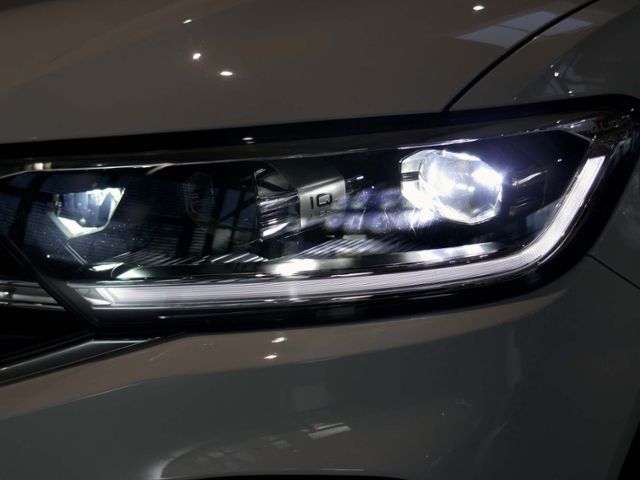 Fahrzeugabbildung Volkswagen T-Roc Style 2.0 TDI DSG | LED RFK AHK ACC