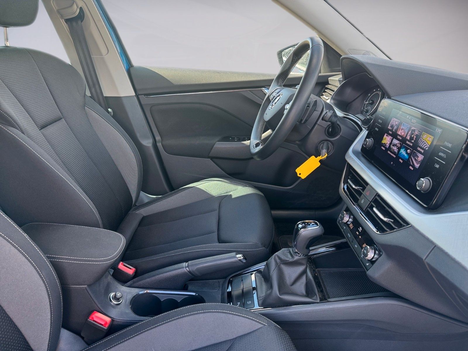 Fahrzeugabbildung SKODA Kamiq Ambition Tour 1.5 TSI