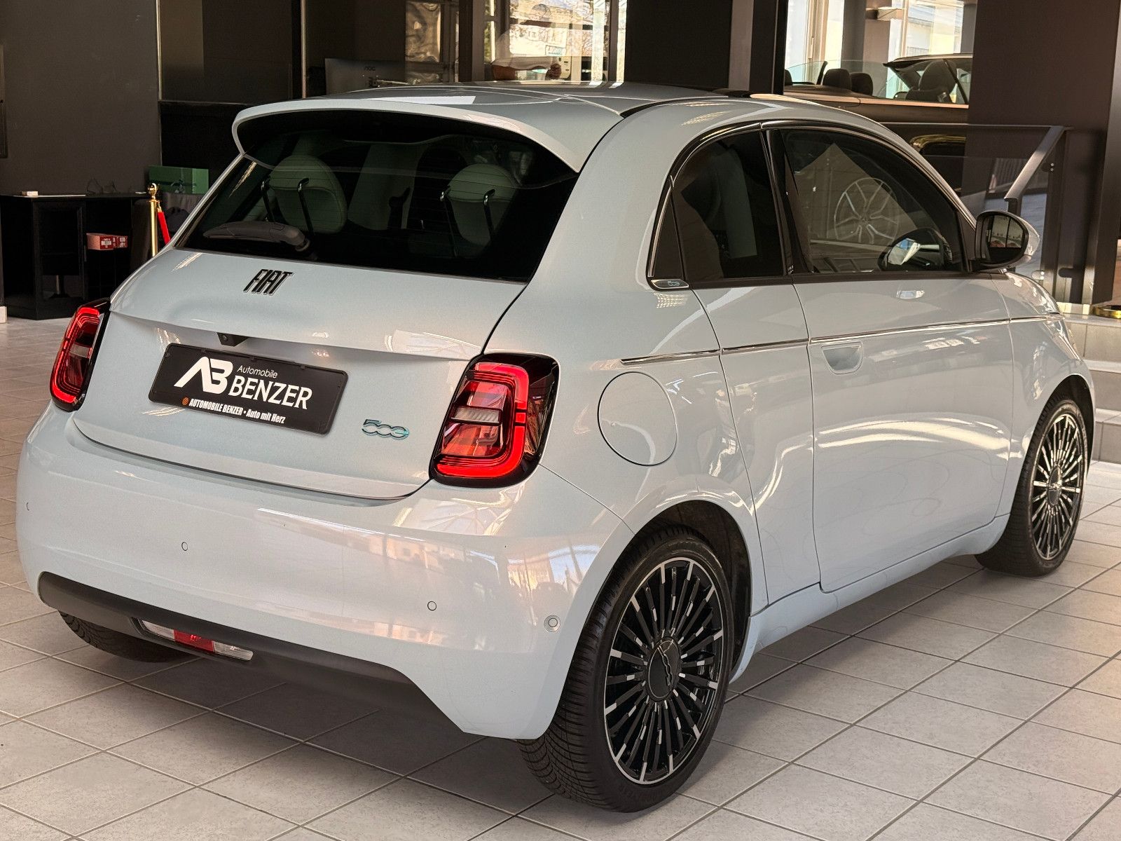 Fahrzeugabbildung Fiat 500e/ 3+1 /LA PRIMA/APPLE/NAVI/KAMERA/LED/LEDER