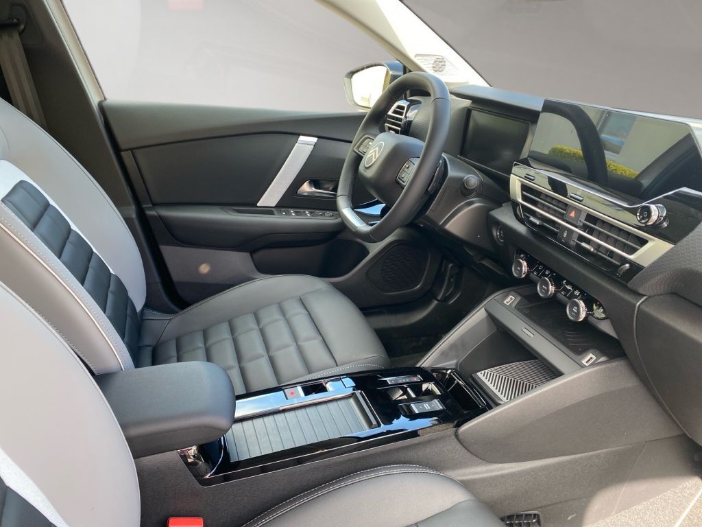 Fahrzeugabbildung Citroën C4 Hybrid 136 ë-DSC6 MAX + Techno/Winter Paket