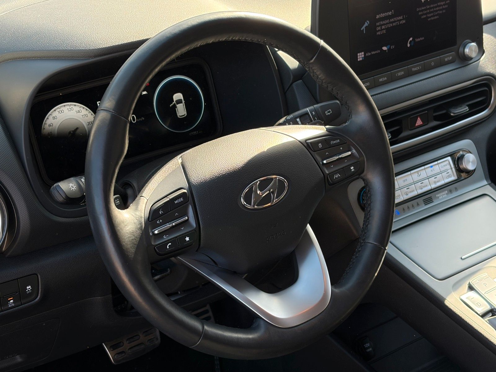 Fahrzeugabbildung Hyundai KONA E Select ACC LHZ SHZ LKAS PDC KAM