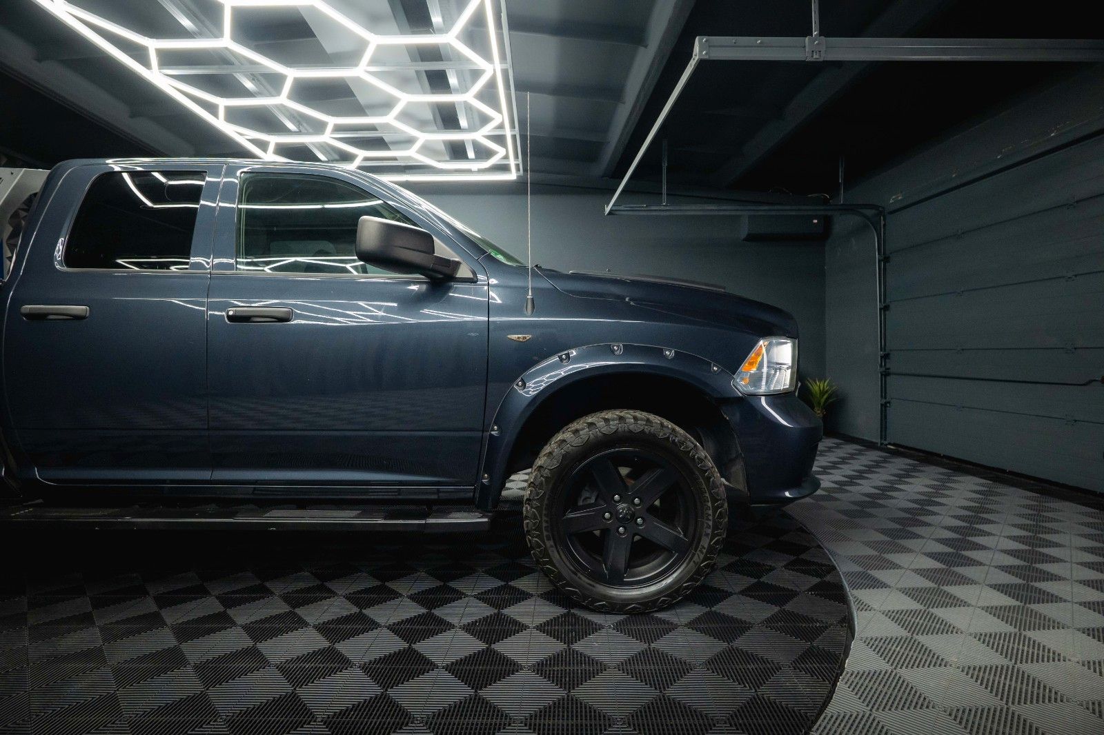 Fahrzeugabbildung Dodge RAM 3.6 V6 4x4  LONGBED Offroad *LPG*6 Sitze*