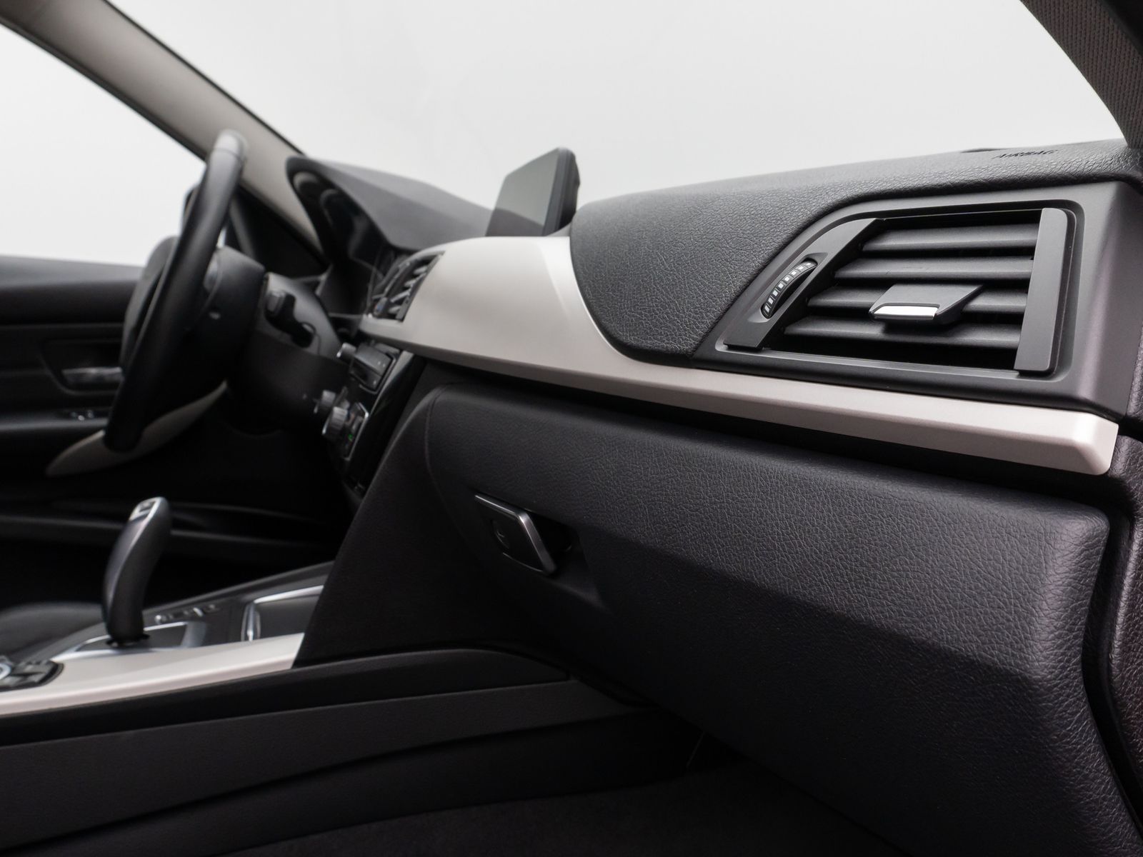Fahrzeugabbildung BMW 320d xD Navi Lordos PDC LED Komfort AHK Sport