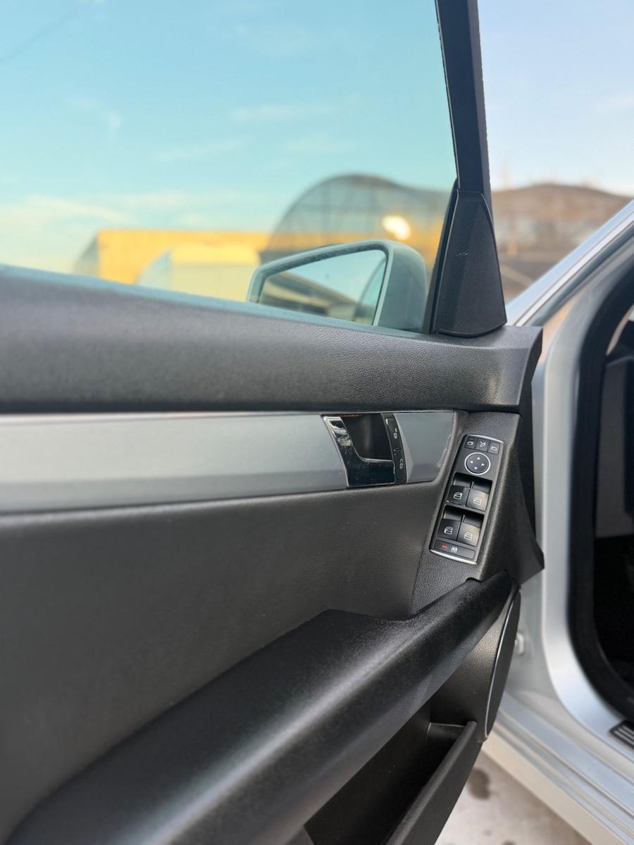Mercedes-Benz C220 2011 — photo 14