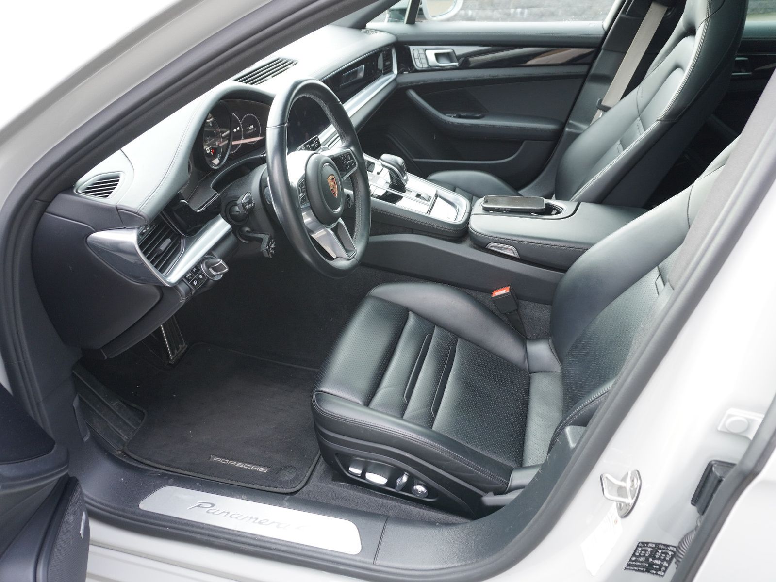 Fahrzeugabbildung Porsche Panamera Sport Turismo 4 E-Hybrid