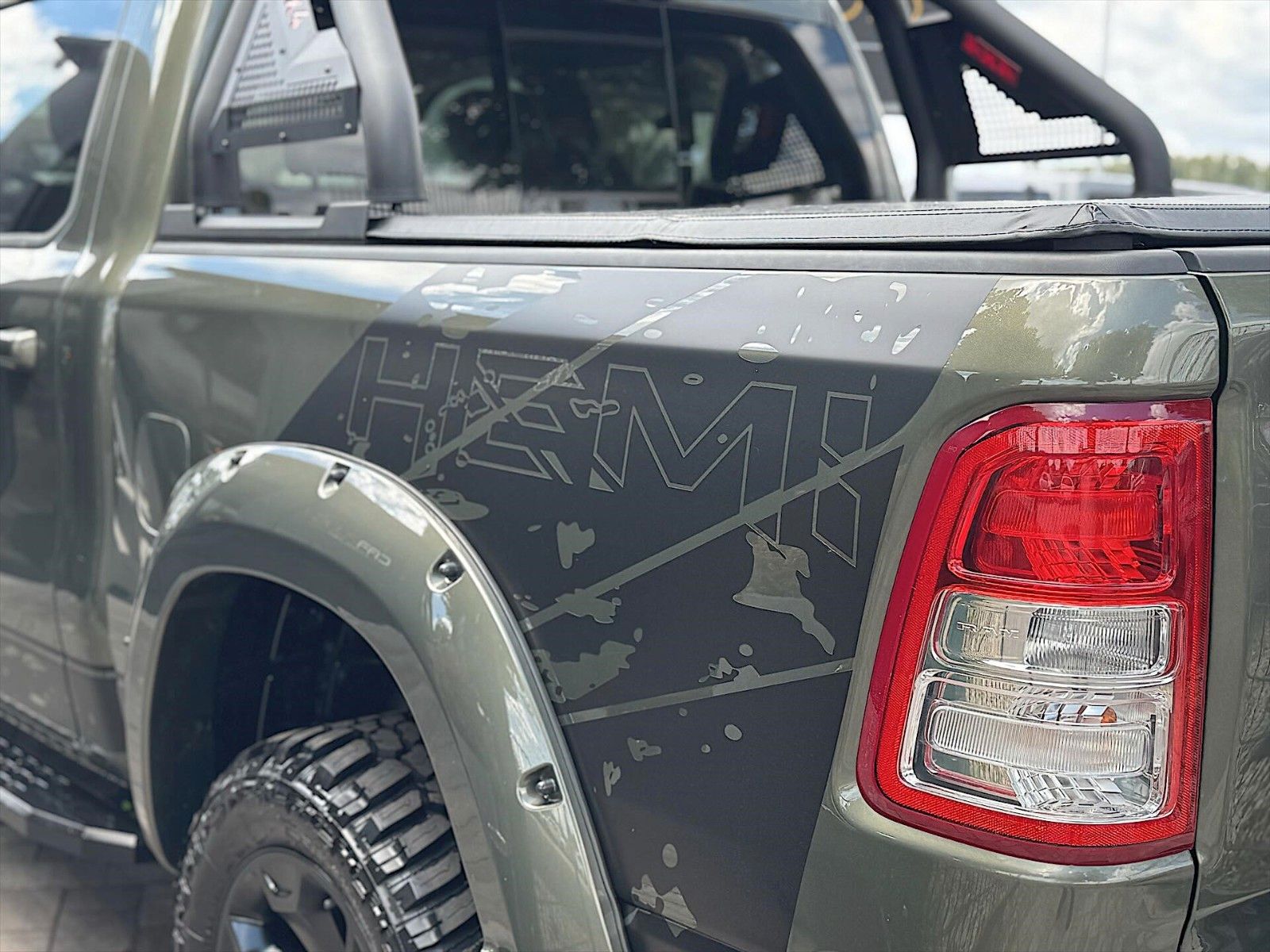 Fahrzeugabbildung Dodge RAM 5.7 V8 HEMI NightEdition Offroad 4x4 eTorque