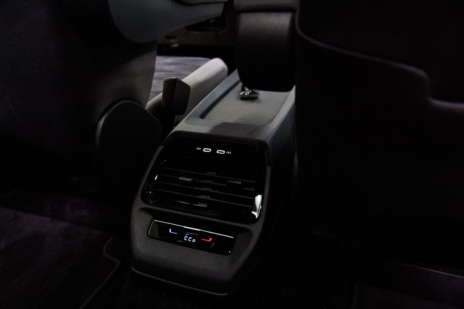 Fahrzeugabbildung Volkswagen ID.4 Pro IQ-LED+AHK+360°KAM+KEYLESS+WÄRMEP+DCC