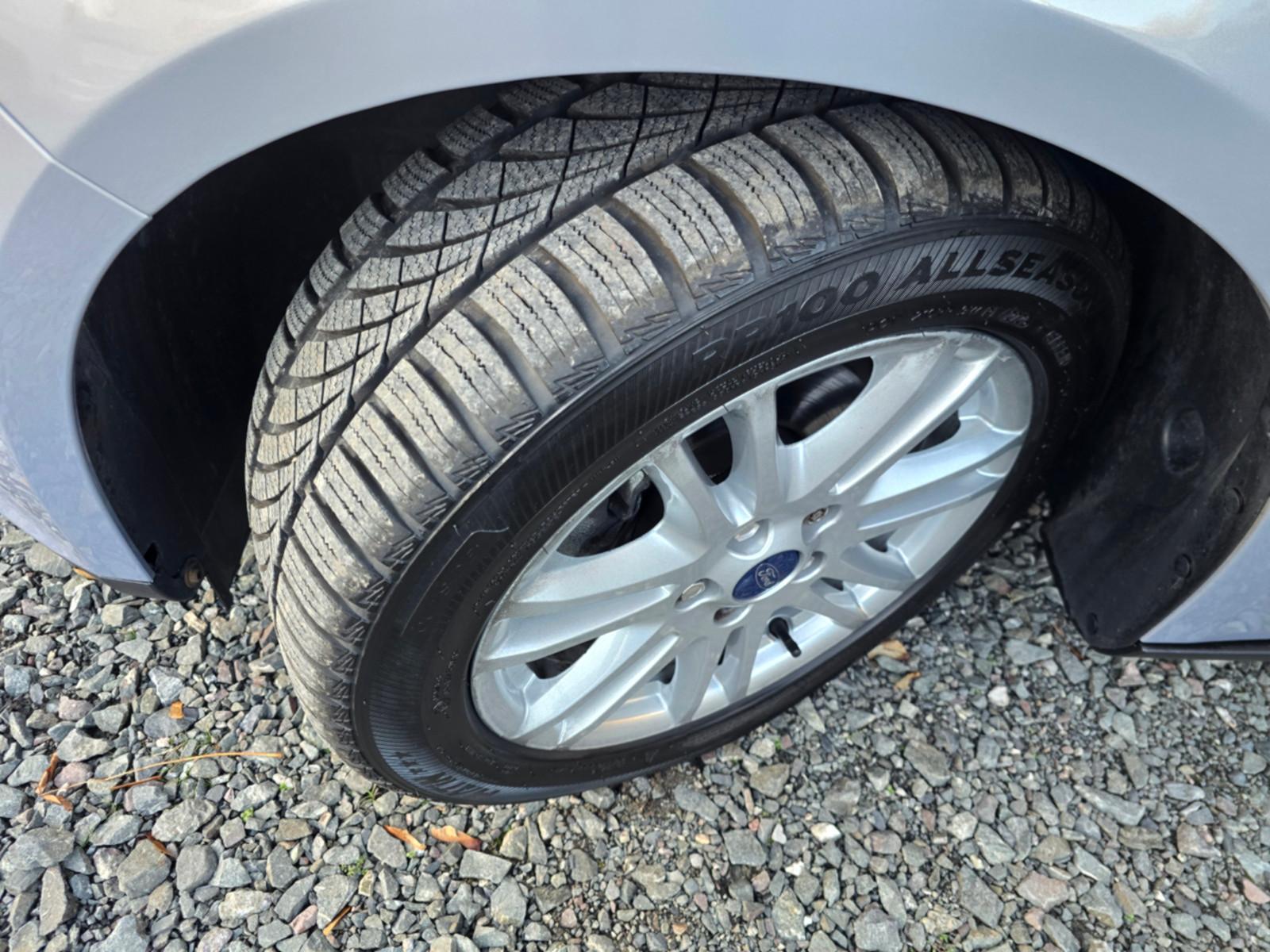 Ford Focus 2012 — photo 31