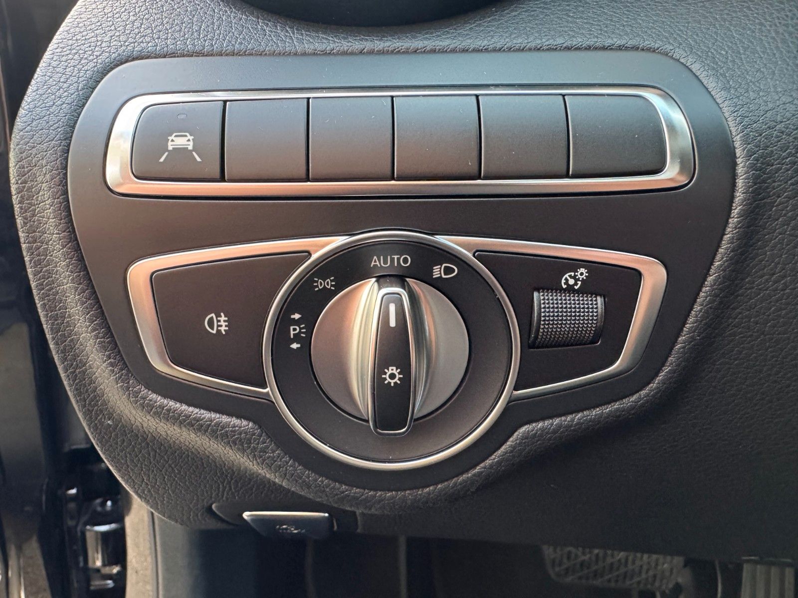 Fahrzeugabbildung Mercedes-Benz C 200 C Limousine+Avantgarde+AHK+RFK+TotW