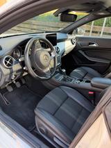 Mercedes-Benz CLA 200 Shooting Brake Night Paket Panorama Dach - : Kombi, Panorama Dach