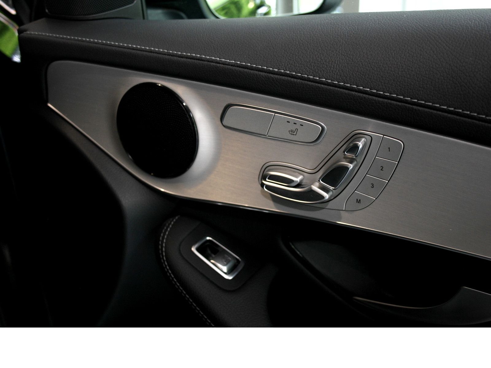Fahrzeugabbildung Mercedes-Benz GLC 220 d 4M Offroad *Standheizung*LED*Memory